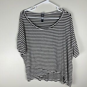 Design Lab Lord & Taylor Striped Asymmetrical Black and White Short Sleeve